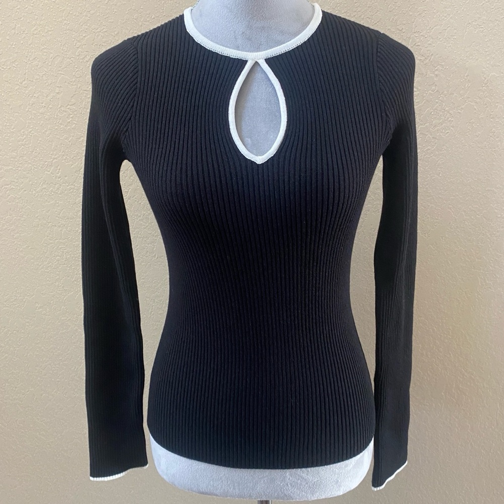 NEW Show me your MuMu Tippi Top Black and White Sweater with Key Hole XS